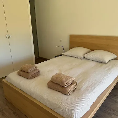Beautiful 2-bedroom With Parking And Pool *